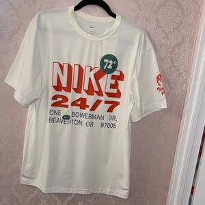 Nike White and Red Graphic Men's T-Shirt